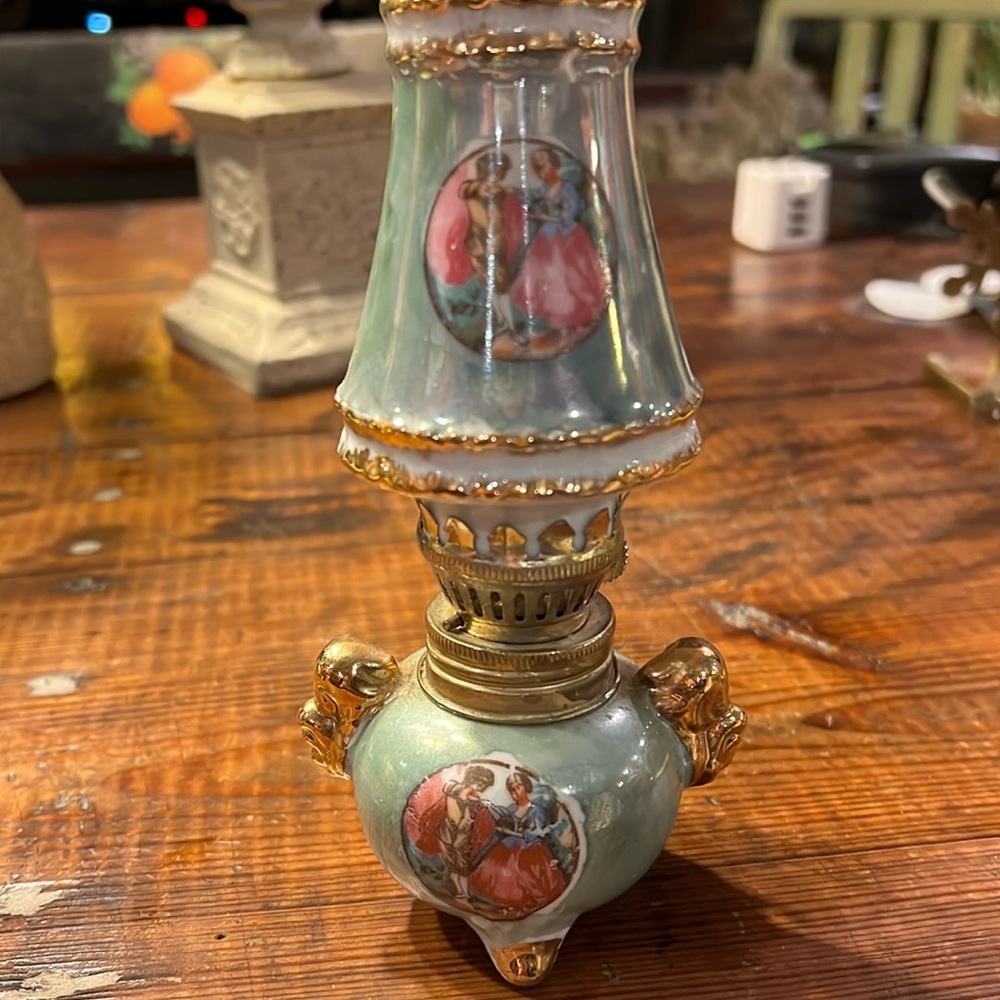 Vintage Victorian themed small oil lamp
